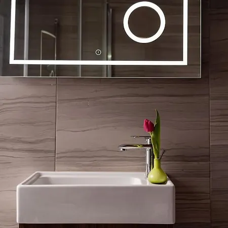 Designer 2bdr And 2bath Near Sea Retreat!