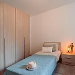 Designer 2bedroom And 2bath By Beyond Air Near Sea Retreat!
