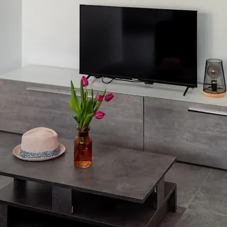 Designer 2Bedroom And 2Bath Apartments By Beyond Air Near Sea Retreat!