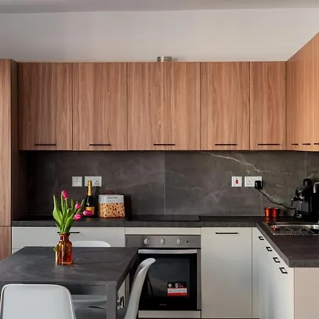 Designer 2bdr And 2bath Near Sea Retreat! * Gzira