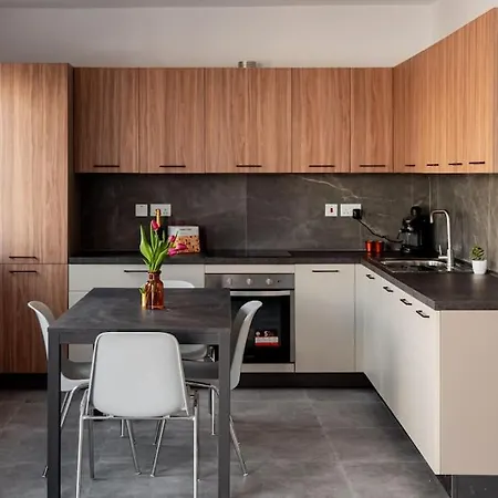 Apartment Designer 2bdr And 2bath Near Sea Retreat!