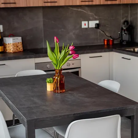 Designer 2Bedroom And 2Bath Apartments By Beyond Air Near Sea Retreat! Lejlighed