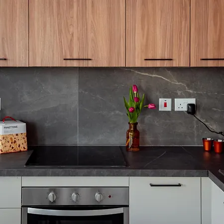 Designer 2Bedroom And 2Bath Apartments By Beyond Air Near Sea Retreat!