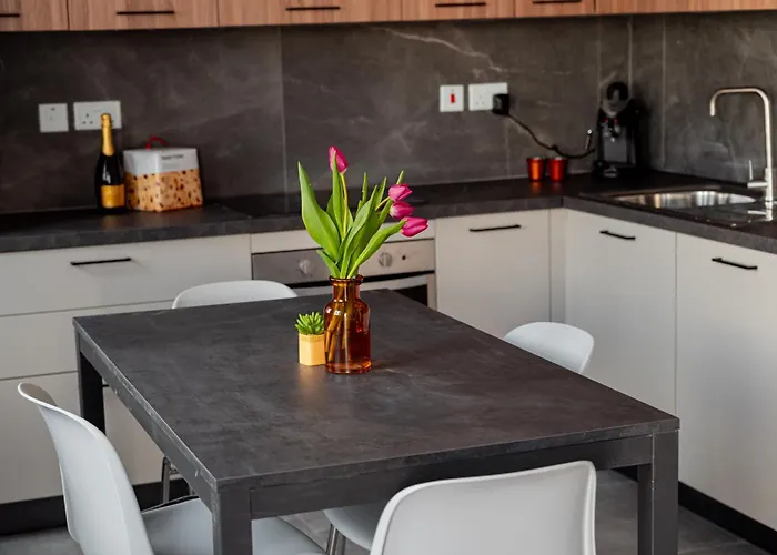 Designer 2bedroom And 2bath By Beyond Air Near Sea Retreat! Apartman