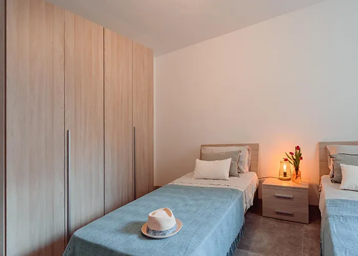 Designer 2bedroom And 2bath By Beyond Air Near Sea Retreat!